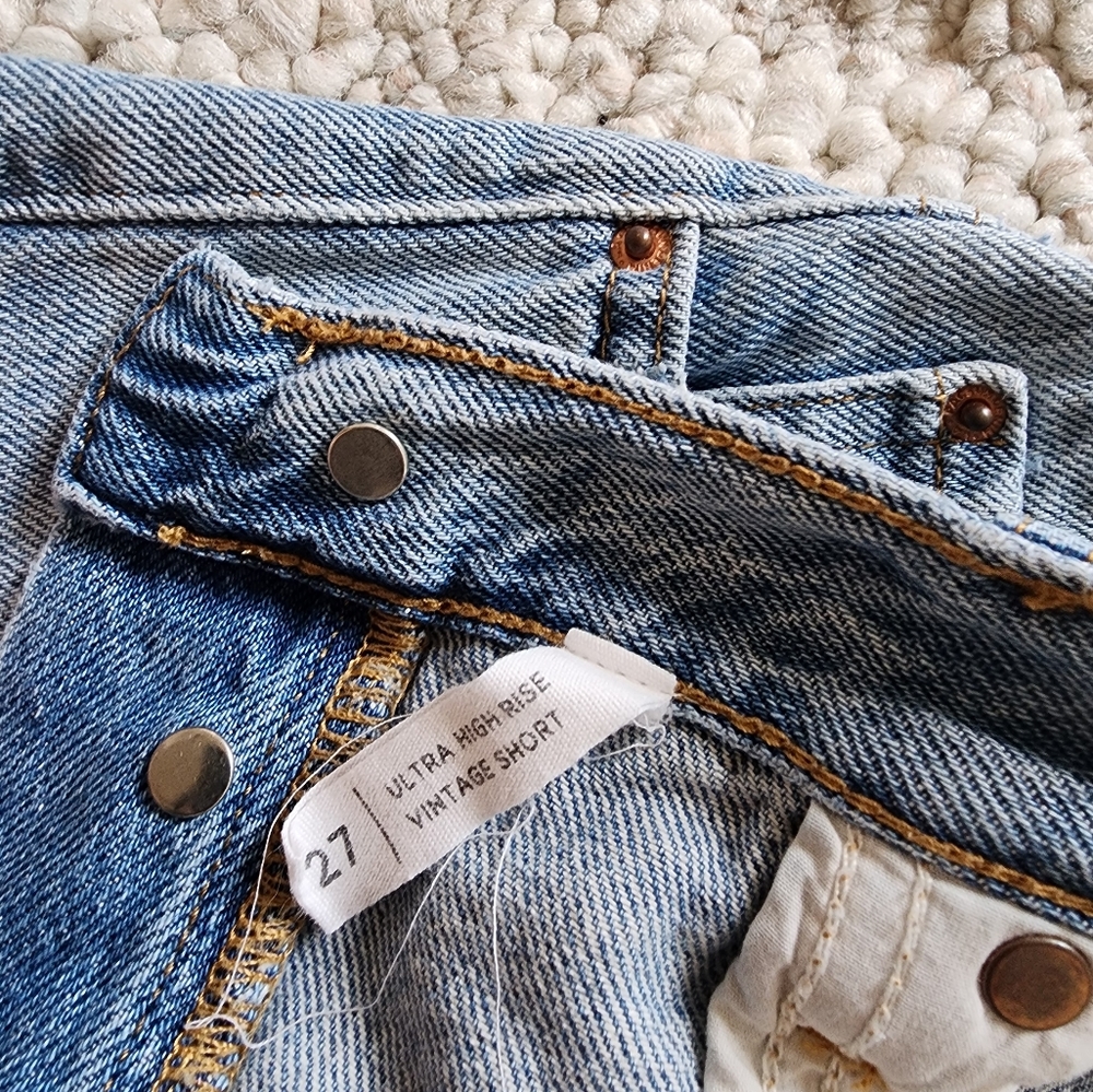 Shorts - Picture 3 of 3
